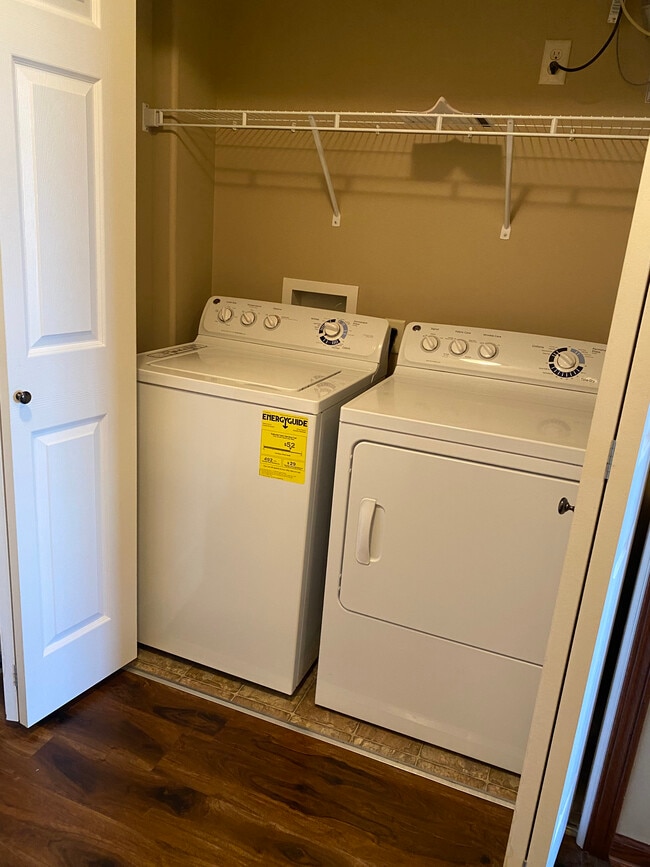 Foto del edificio - 1619 E Military Ave