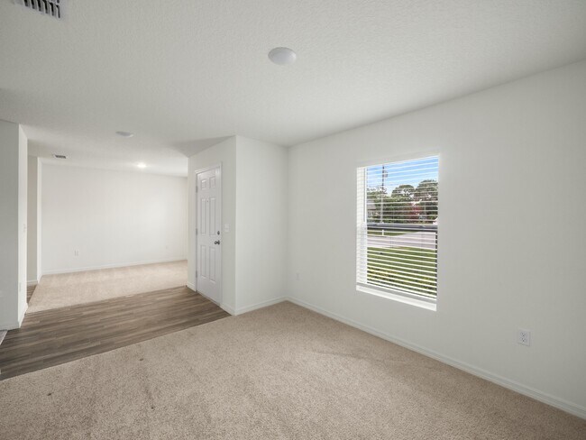 Building Photo - 544 SE Whitmore Dr