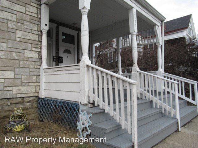 Primary Photo - 2631 Victory Pkwy