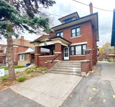 Building Photo - 147 Holton Ave S