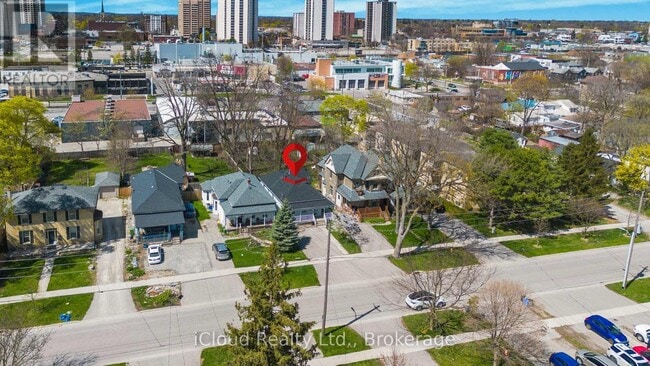 Building Photo - 368 Simcoe St