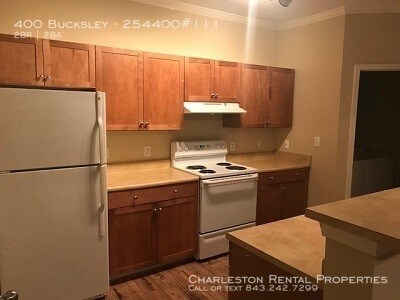 Foto del edificio - 400 Bucksley Ln