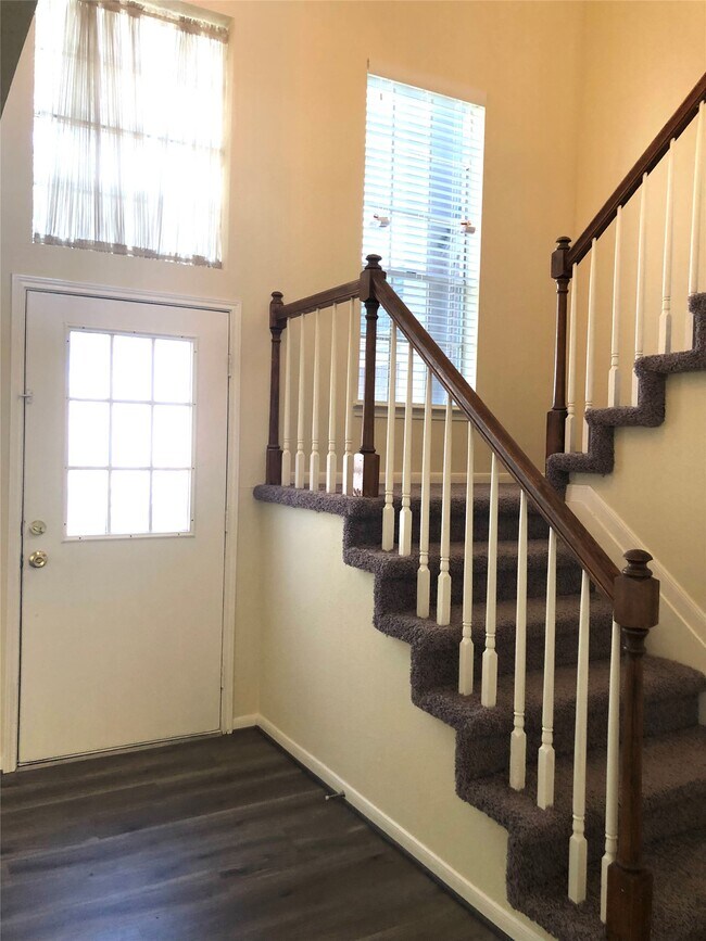 Foto del edificio - 4819 Sunshine Dr