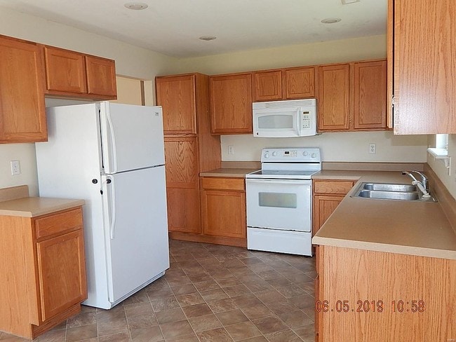Building Photo - 24493 Tanglewood Rd