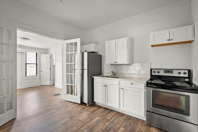 Building Photo - Beautiful Newly Renovated Studio in Ingleside Park!