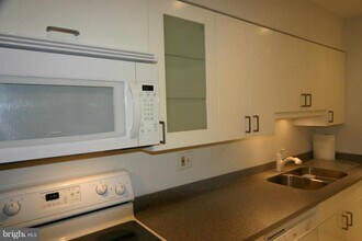 Building Photo - 8358 Dunham Ct