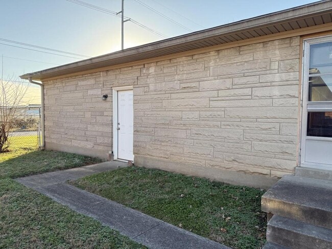 Building Photo - 2013 S 28th St