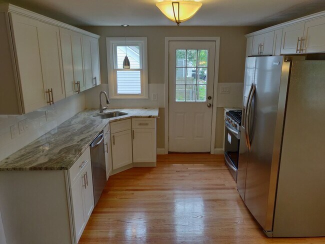 Foto del edificio - 5 Bedroom Home for Rent in Sixteen Acres