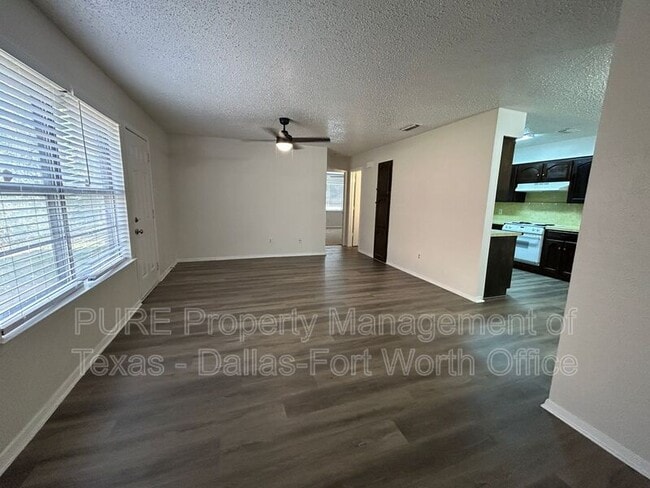 Foto del edificio - 6322 Onyx Dr N