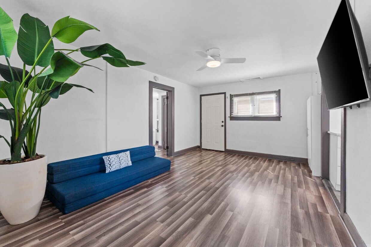 Foto principal - 2536 Burlington Ave N