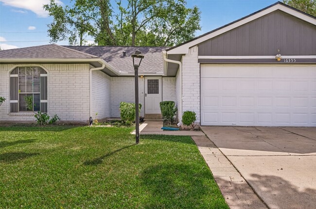 Building Photo - 16355 Sierra Grande Dr