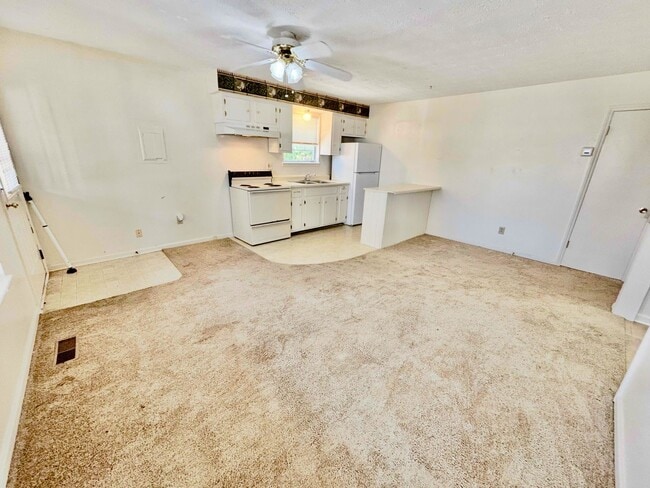 Building Photo - Lease Up 120