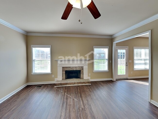 Building Photo - 3016 Sommette Dr