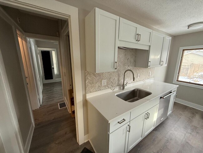 Foto del edificio - 3553 Dupont Ave S