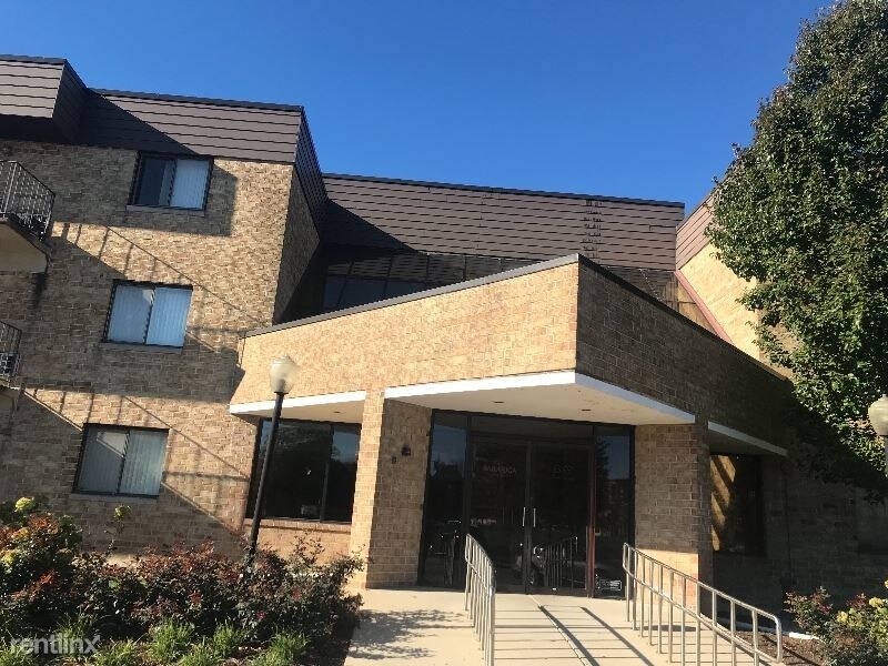 5550 Astor Ln, Rolling Meadows, IL 60008 Condo for Rent in Rolling