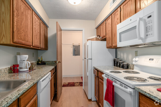 The Preakness - 1000SF - Kitchen - Hunt Club Apartments