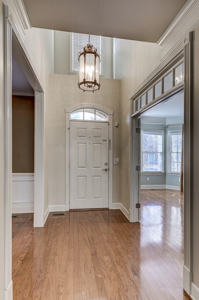 Building Photo - 220 Heathstone Cir