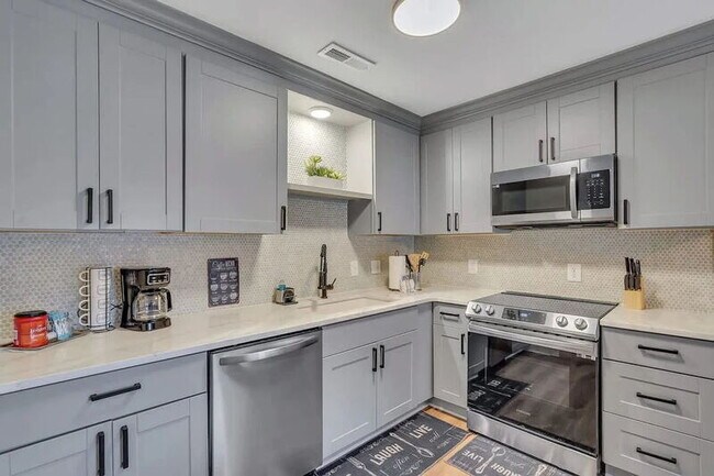 Foto del edificio - 302 Manden Rd