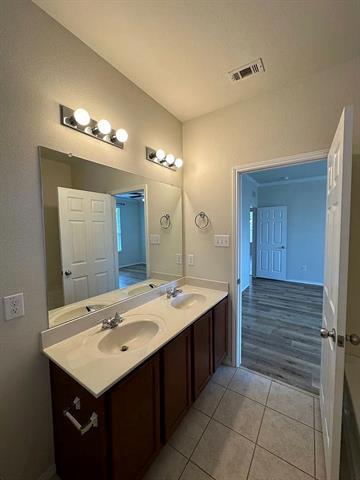 Building Photo - 2400 Lohani Ln