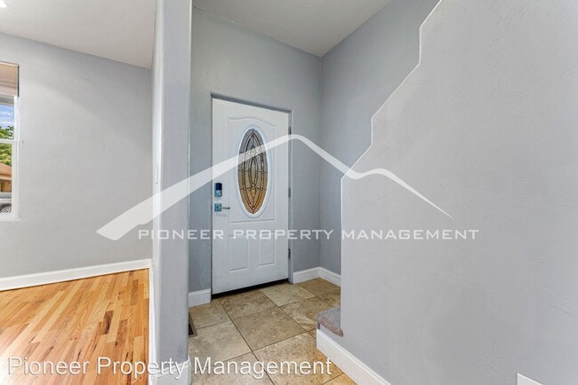 Building Photo - 3 br, 2 bath House - 3144 Stout St