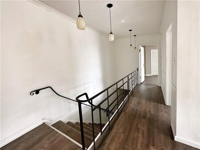 Foto del edificio - 816 Midland Ave