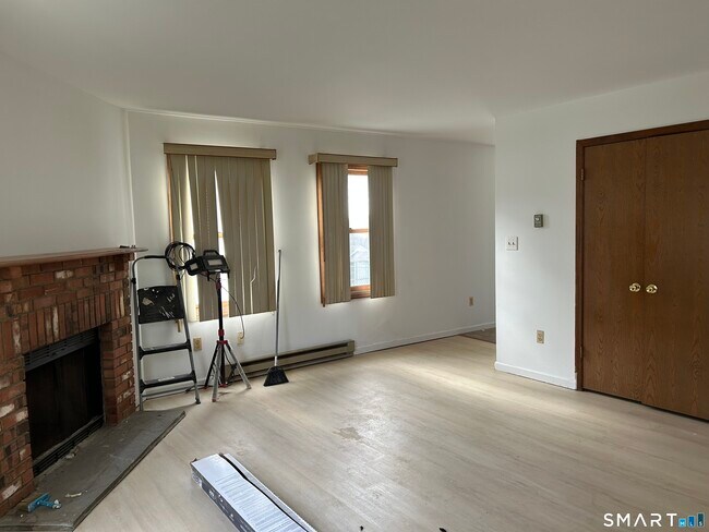 Foto del edificio - 43 Valley Dr