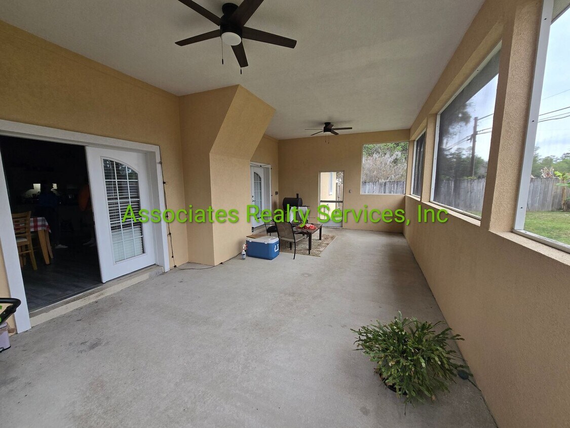 Foto del edificio - IDYLWILD LANE- 4 Bed/4.5 Bath Single Family home