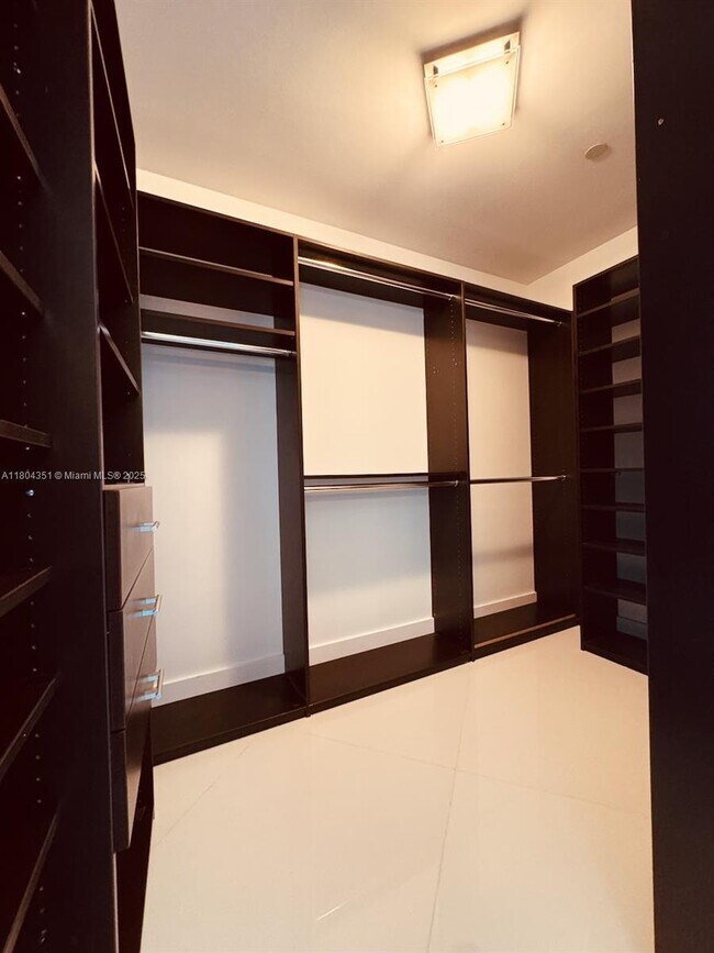 Foto del edificio - 2020 N Bayshore Dr