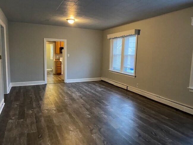 Foto del edificio - Student Rental next to WCU Campus | 3 Bed Single Family Home w/ Covered Front Porch, Yard & Basem...