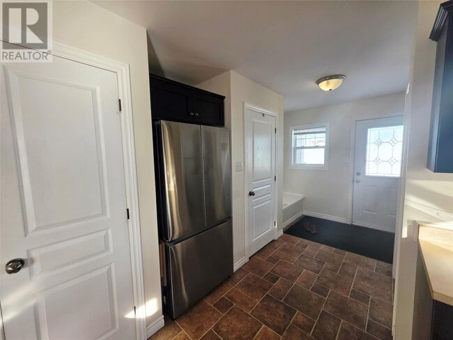 Building Photo - 980 Tamarack Dr