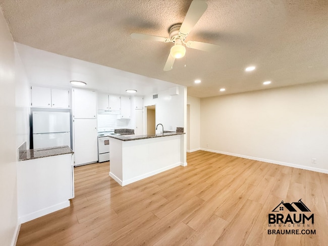 Foto del edificio - 5252 Hermitage Ave