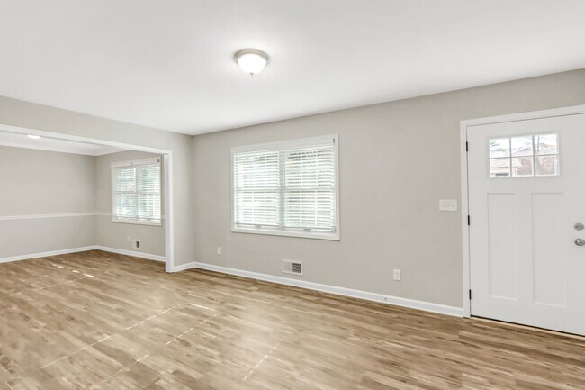 Building Photo - 3782 Lake Dr