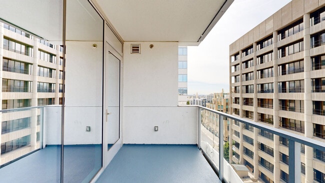 Interior Photo - 3033 Wilshire