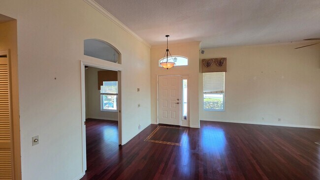 Foto del edificio - Golf Course Living in a Gated Harbor Hills Country Club – Lady Lake, FL