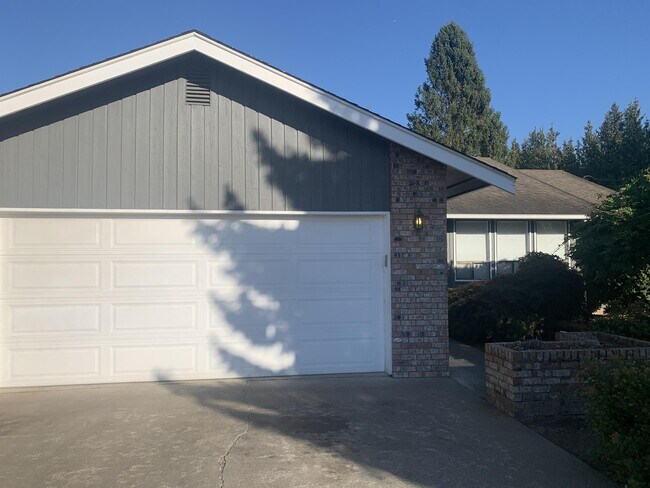 Building Photo - 502 S Forest Ct