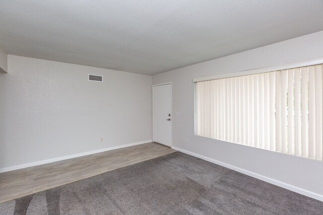Building Photo - 3 Bedroom Home in Mira Mesa