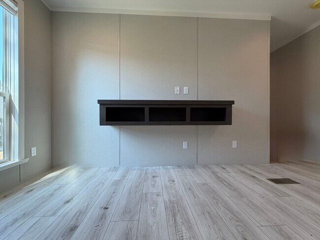 Building Photo - 709 N Collins Fwy