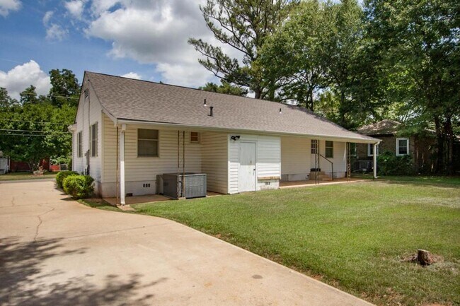 Building Photo - 33 Cedar Knoll