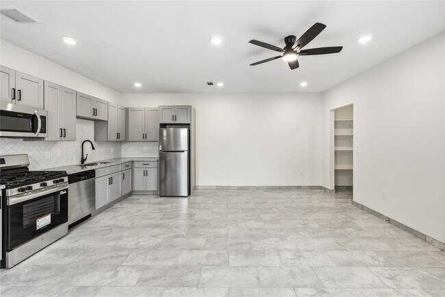 Foto del edificio - 6138 Brookfield Dr