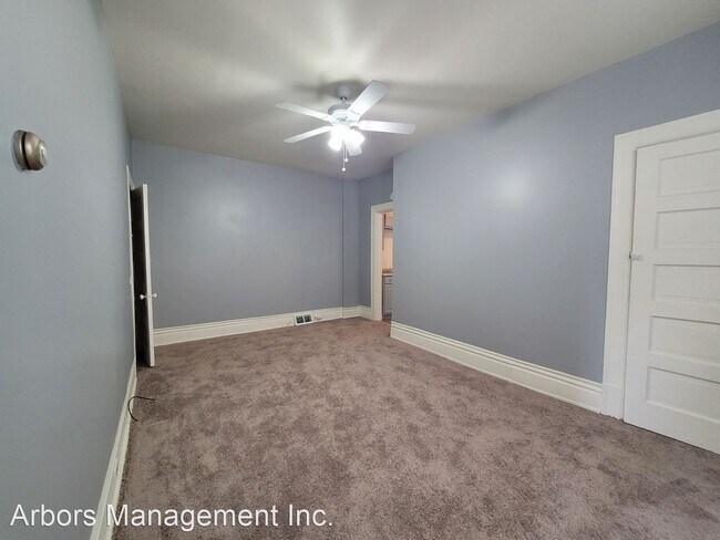 Building Photo - 3 br, 1 bath House - 2836 Dwight Avenue