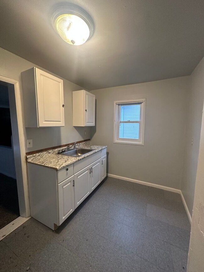 Foto del edificio - 3bd Single Maple Heights Cash Pay/Section 8