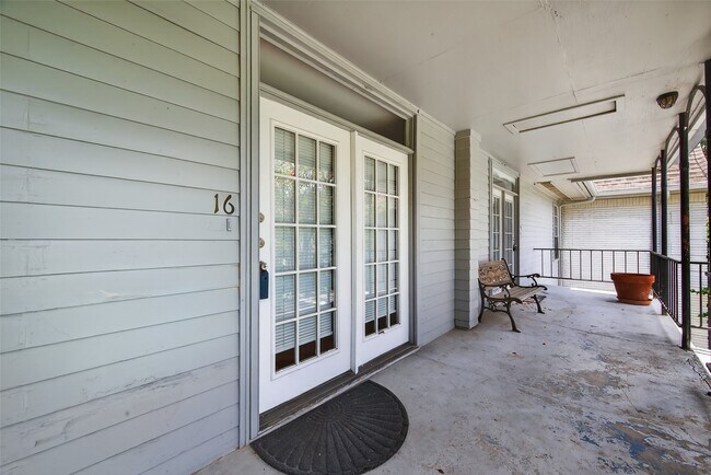 Foto del edificio - 3300 Yorktown St