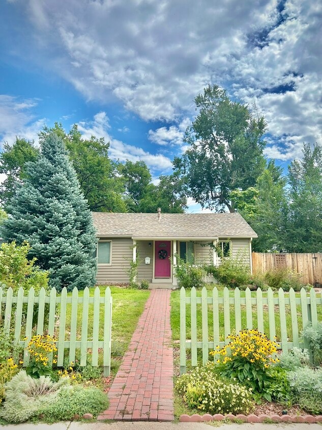 Primary Photo - 5584 S Datura St