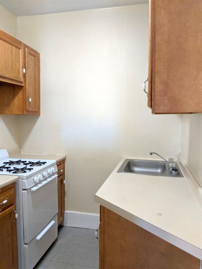 Building Photo - 8 Cogswell Ave