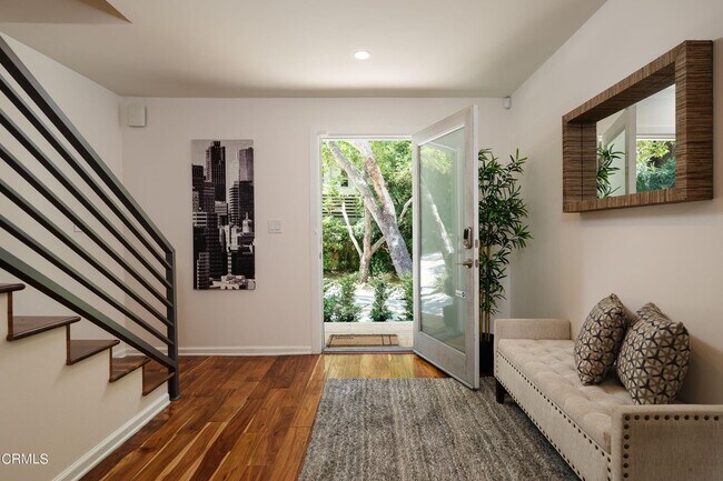 Foto del edificio - 1721 La Loma Rd