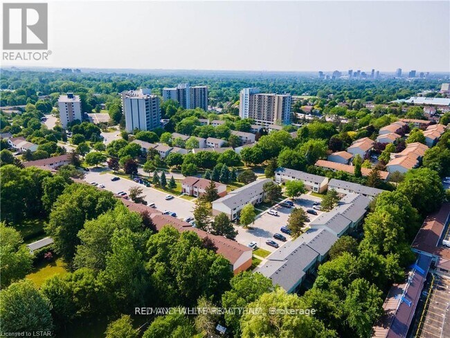 Photo du bâtiment - 355-UNIT355 Sandringham Crescent