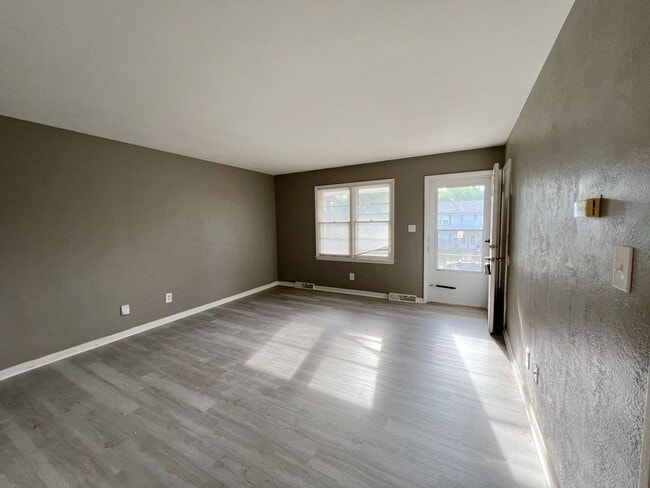Building Photo - 1212-1214 N Cottage Ave
