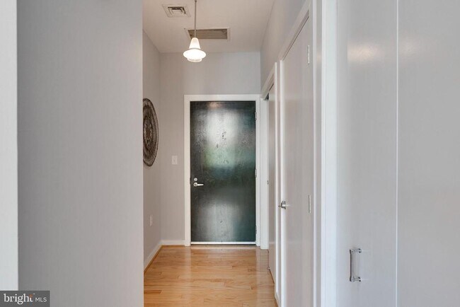 Building Photo - 1414 Belmont St NW