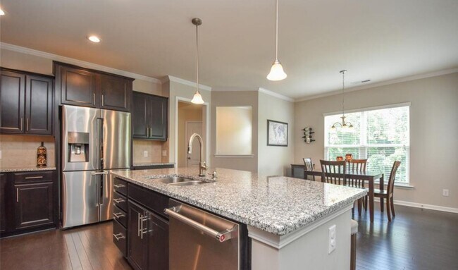 Building Photo - 167 Farmers Folly Dr