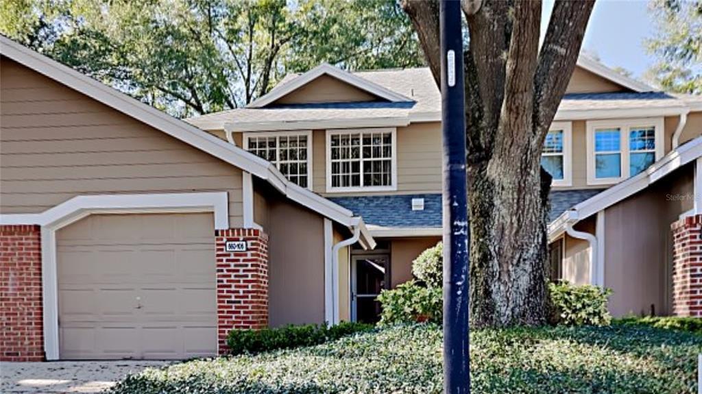 One car garage with driveway - 660 Post Oak Cir